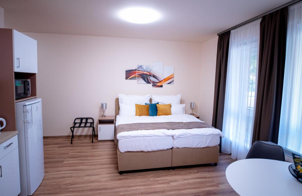 Elixir Panzio Bed and Breakfast Nyírbátor Exteriör bild