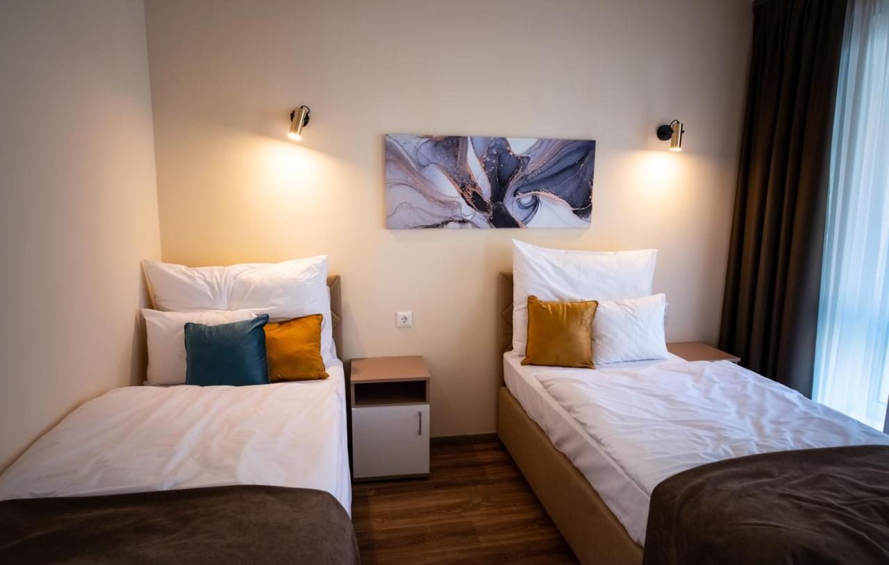 Elixir Panzio Bed and Breakfast Nyírbátor Exteriör bild